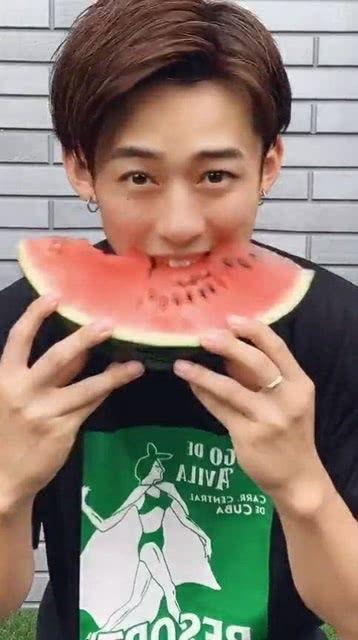 吃瓜网红小哥哥